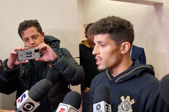 Jogador do Corinthians deixou o Beira-Rio após pagar fiança de R$ 10 mil