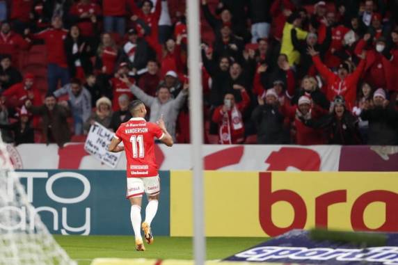 Colorado saiu ganhando com gol de Wanderson, mas Atlético-GO igualou com Churín