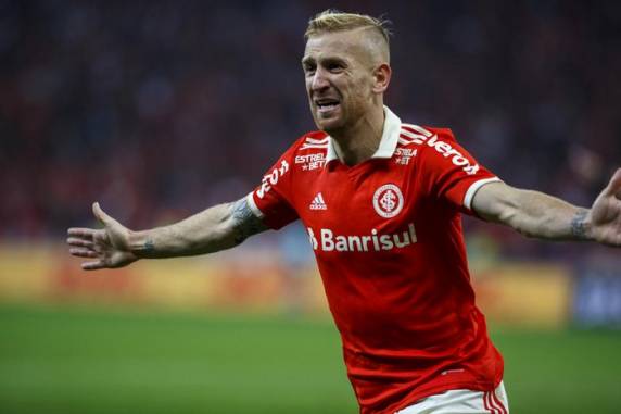 Colorado saiu atrás no placar, mas empurrado pela torcida, marcou quatro vezes e garantiu classificação às quartas de final