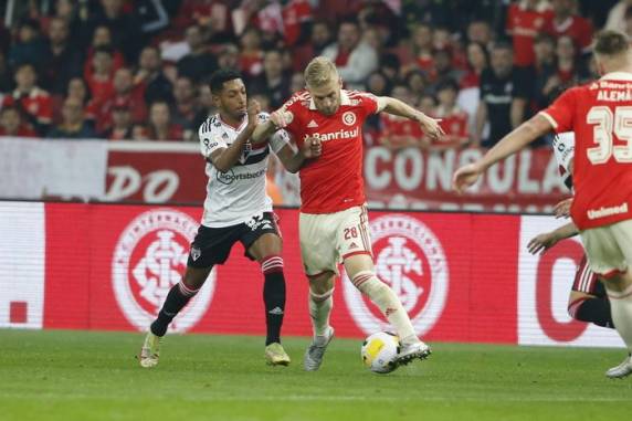 Time colorado ficou com 30 pontos e perdeu oportunidade de assumir a vice-liderança do campeonato