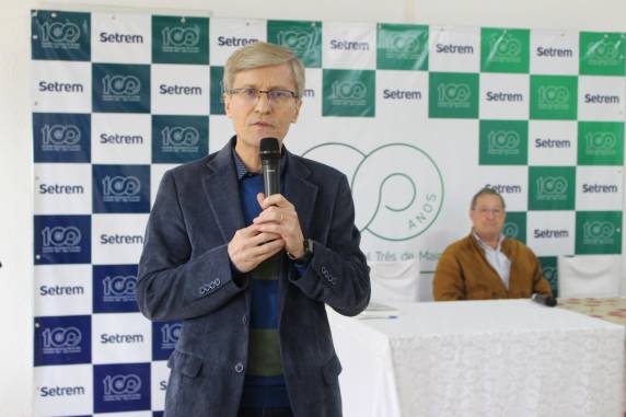 Seno Leonhardt e Dalziro Valdameri compartilharam ensinamentos e lembranças em um almoço na sexta-feira na sede da associação