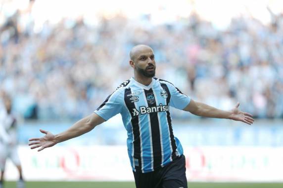 Bitello e Thaciano marcaram para o Tricolor, que abre vantagem para o time carioca e se mantém a seis pontos do primeiro time fora do G-4