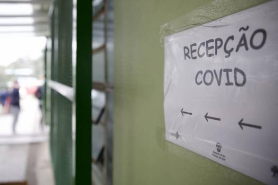Epidemia se aproxima do fim, mas dose de reforço ainda é necessária