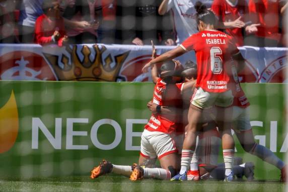 Partida foi marcada pelo recorde de maior público da história do futebol feminino no Brasil: 36.330 pessoas estiveram no Beira-Rio na manhã deste domingo