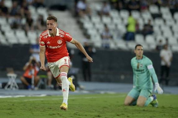 Faltando seis rodadas para o fim do Brasileirão, vantagem do líder para o Colorado agora é de oito pontos