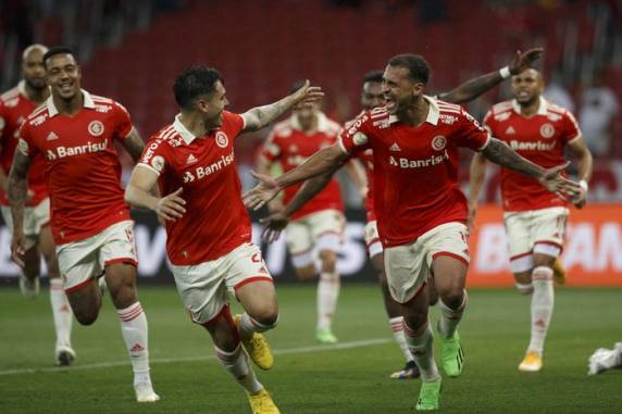 Colorado contou com gols de Edenilson e de Alan Patrick para fazer 2 a 1 no Beira-Rio