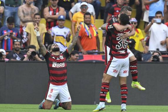 Time carioca ganhou por 1 a 0, com gol no final do primeiro tempo, poucos minutos depois que a equipe paranaense teve um jogador expulso