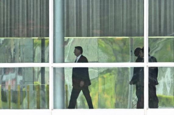 Presidente derrotado no domingo ainda não fez qualquer manifestação sobre a disputa presidencial