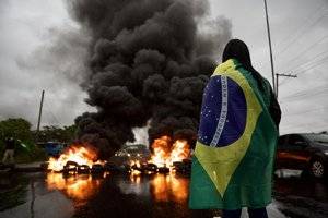 Mesmo com discordâncias ideológicas, esses movimentos se interrelacionam a partir de um ponto em comum: repudiam o PT e o presidente eleito, Luiz Inácio Lula da Silva