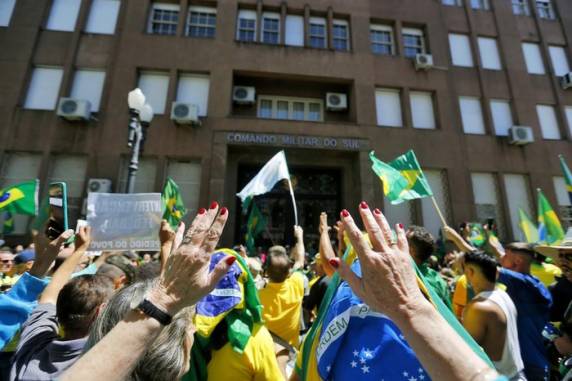 Mesmo com discordâncias ideológicas, esses movimentos se interrelacionam a partir de um ponto em comum: repudiam o PT e o presidente eleito, Luiz Inácio Lula da Silva