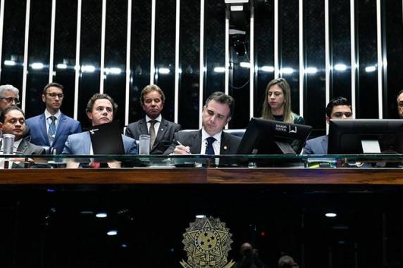 Promulgação foi realizada em solenidade 15 minutos após aprovação no Senado