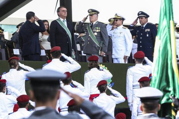 Julio Cesar de Arruda deve assumir posto no dia 29; Marcos Sampaio Olsen pode ser oficializado no comando da Marinha em cerimônia nesta quarta ou quinta-feira