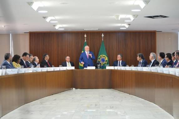 Presidente prometeu apoiar os titulares dos ministérios e disse esperar 