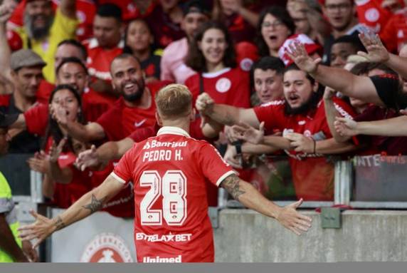Colorado marcou com De Pena e Pedro Henrique no 2 a 2 em casa na primeira partida do ano