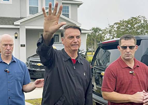 Solicitação foi recebida pelas autoridades norte-americanas na sexta-feira (27)