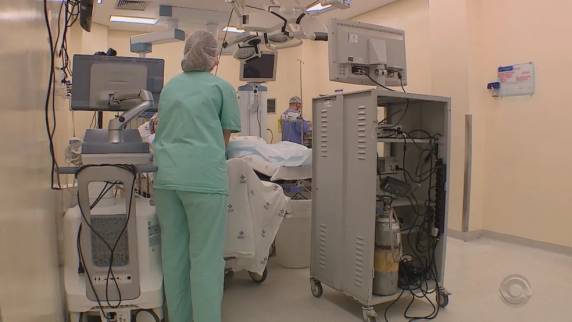 Problema foi agravado pela pandemia e pelo alto custo dos insumos. Secretaria Estadual de Saúde não sabe informar tamanho da demanda interna por cirurgias nos prestadores de serviço.