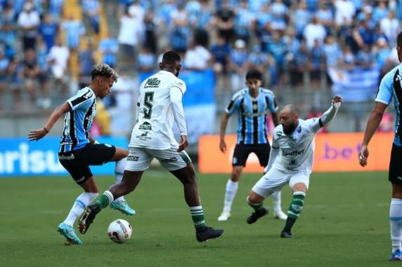 Tricolor segue líder isolado do Estadual e encaminha classificação às semifinais