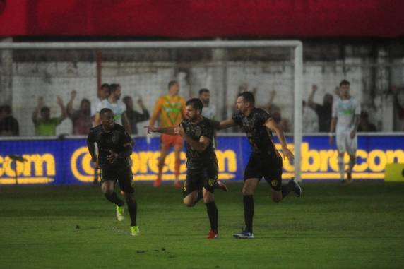 Em jogo com muita chuva, time de Ijuí venceu o de Caxias do Sul com gol de Édipo