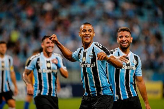 Em noite inspirada, Tricolor aplicou 6 a 1 e garantiu, antecipadamente, a liderança da fase