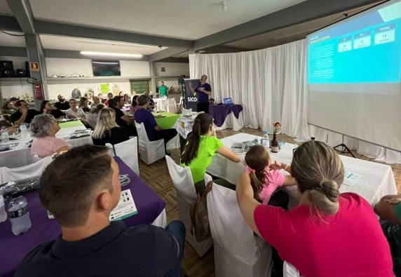 Durante o evento, também foi assinado um importante convênio do Siccob com a ACI/Sindilojas.