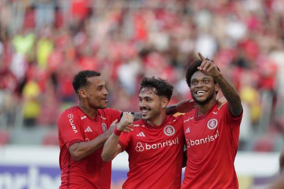 Com gols de Mauricio, Luiz Adriano, Alan Patrick e Alemão, Colorado fez 4 a 1 no time da Serra, que foi rebaixado