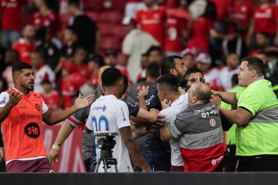 Pena prevista para o clube vai de multa de R$ 100 a R$ 100 mil até a perda de mando de campo no próximo Gauchão