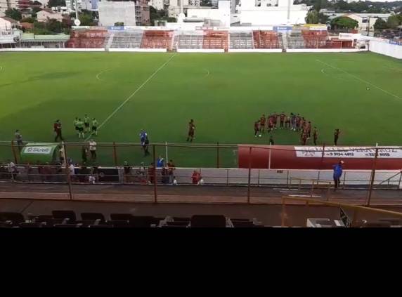 Sem policiamento, partida da primeira rodada teve de ser disputada com portões fechados