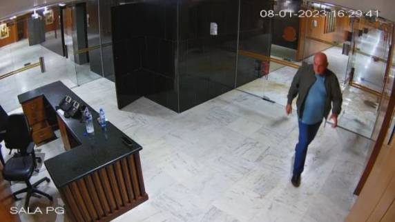 Ele é o primeiro ministro do governo de Luiz Inácio Lula da Silva (PT) a cair em pouco mais de cem dias de mandato