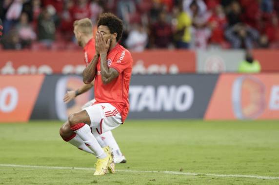 Colorado foi derrotado com gols de Christian e Willian Bigode e interrompeu série de invencibilidade em seu estádio