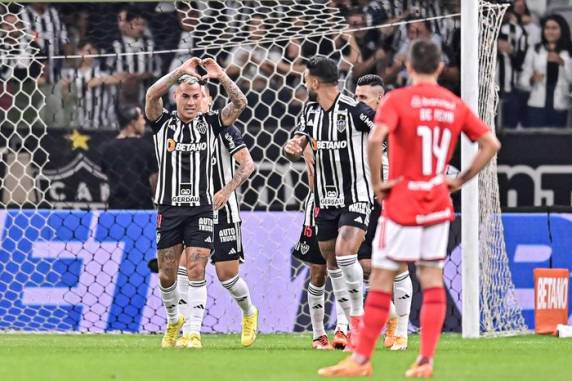 Com o resultado, time de Mano Menezes chega à terceira derrota consecutiva no Brasileirão