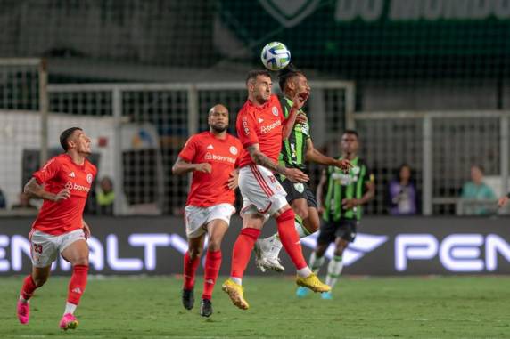 Em BH, Colorado teve gol anulado, dois expulsos e dois pênaltis contra si nos acréscimos