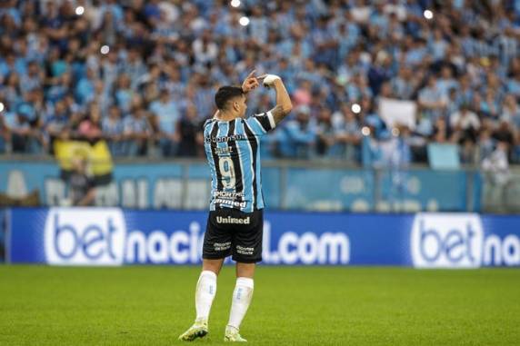 Sem dar detalhes, treinador afirmou que existe uma situação a ser definida entre diretoria e jogador