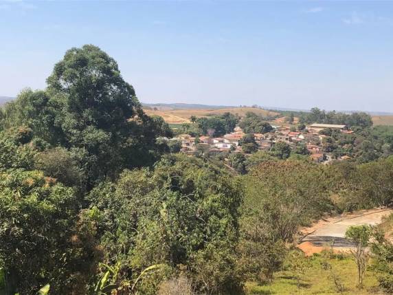 Os dez municípios menos populosos possuem menos de 1.260 habitantes; o menor de todos, Serra da Saudade, em Minas Gerais, tem 833 moradores.