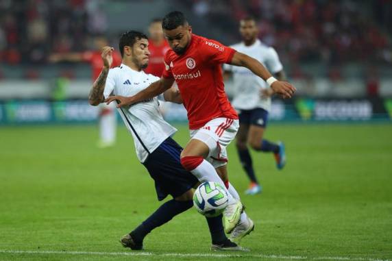 Time colorado não conseguiu tirar o zero do placar na noite deste sábado