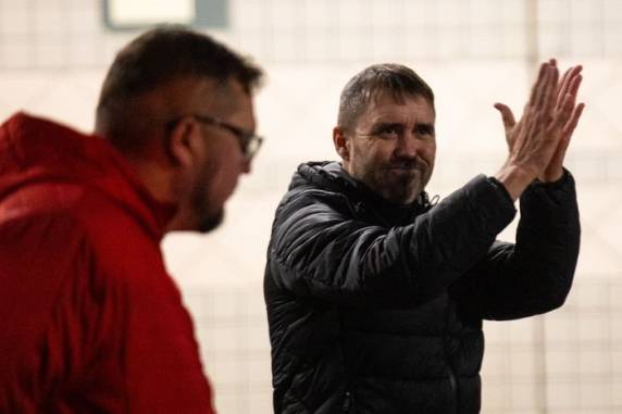Treinador desembarcou no aeroporto Salgado Filho por volta das 20h