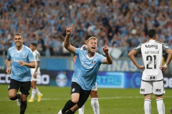 Gol de Ronald assegurou mais um triunfo ao Tricolor, que chega a 29 pontos na competição