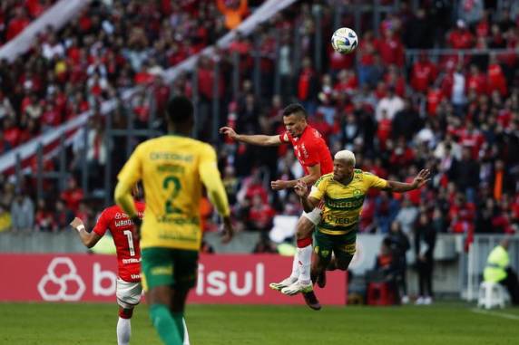 Na estreia de Eduardo Coudet em casa neste retorno ao clube, time colorado chegou ao quinto jogo seguido sem vencer