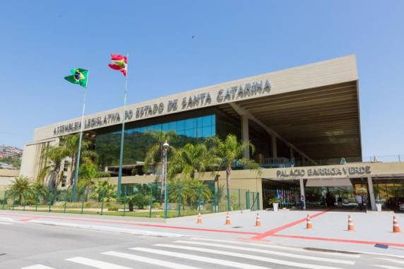 O projeto de lei foi apresentado pelo deputado estadual Ivan Naatz (PL), que se justifica dizendo que 