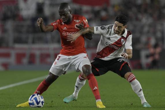 Colorado abriu o placar com Enner Valencia, mas sofreu o 2 a 1 com dois gols de Solari