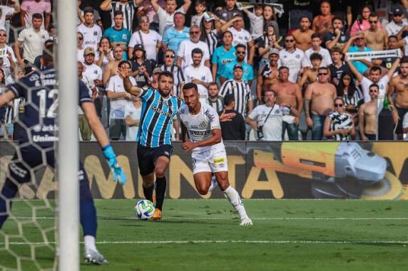 Tricolor abriu o placar com Cristaldo, mas levou gols de Marcos Leonardo e Julio Furch