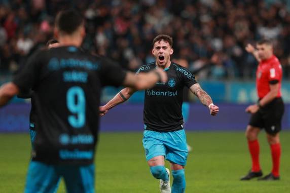 Suárez, Carballo e Pepê marcaram os gols da partida, que deixam a equipe na terceira posição