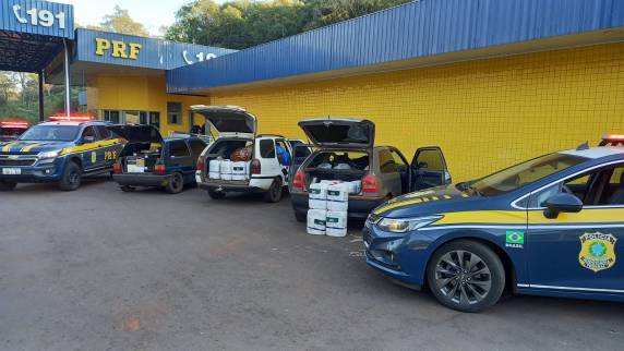 O condutor com a carga de vinhos é morador de Três de Maio, e estaria levando a carga para Santo Ângelo