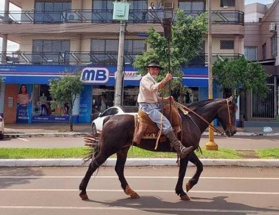 Na 20ª Região Tradicionalista a Chama Crioula foi distribuída em Três Passos.