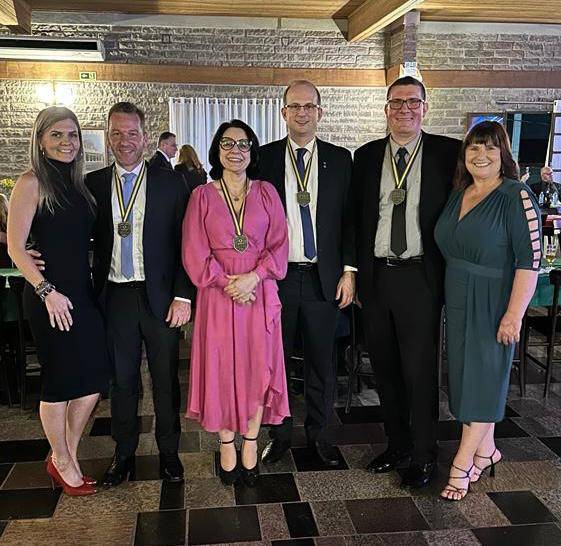 A diretora-geral Vanderli de Barros, o diretor de infraestrutura Rodrigo Calixto e o diretor administrativo Raul Heimerdinger foram agraciados com a menção, que fez referência aos profissionais destaques em 2023