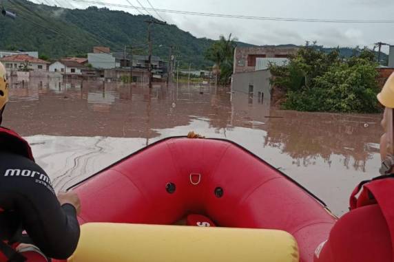 Para conter enchente no Vale do Itajaí, governo catarinense fechou comportas de barragem em meio a manifestação de indígenas