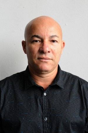 Sentença é de reclusão por três anos e quatro meses para ambos, substituída por prestação de serviços à comunidade e reparação pecuniária; cabe recurso da decisão