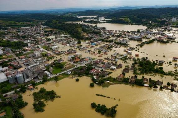 Comitiva visitou cidades do Vale do Itajaí, uma das regiões mais atingidas pelos temporais