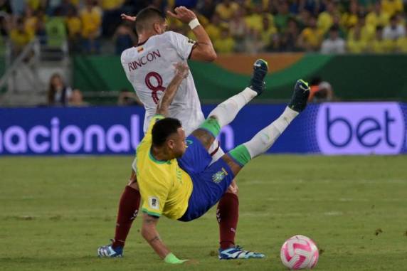 Gol brasileiro foi marcado pelo zagueiro Gabriel Magalhães após cobrança de escanteio