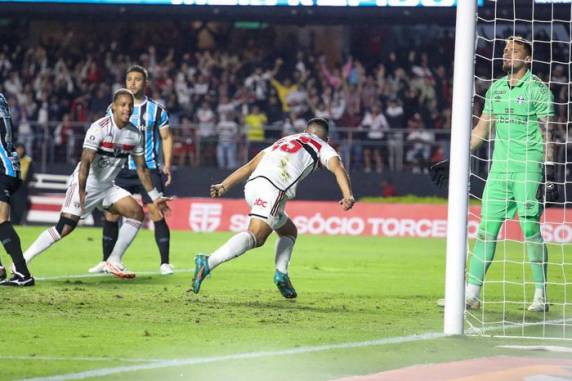 Neste sábado, Tricolor mais uma vez jogou mal e acabou goleado por 3 a 0 pelo São Paulo