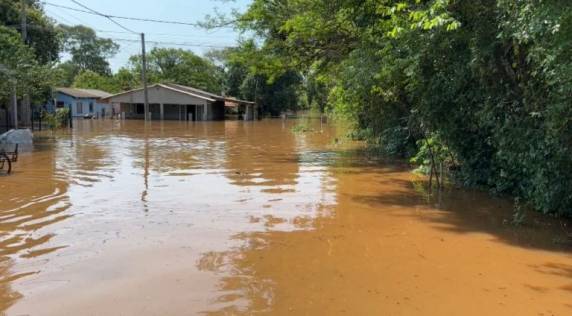 Houve aumento de mais de mil moradores desde a última sexta-feira, quando o balanço da Defesa Civil da região indicava 878 pessoas fora de casa